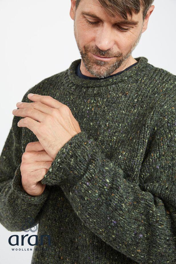 Irischer Tweedpullover mit kleinen Rollkragen. Grün meliert M