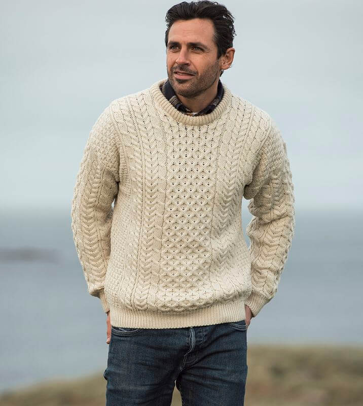 Irischer Aran Pullover aus Merinowolle gestrickt. Wollweiss L