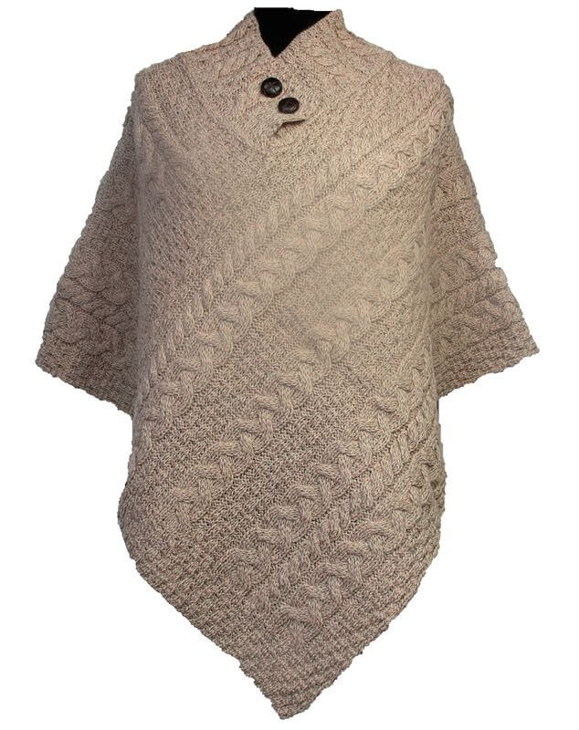 Gestrickter Damen Wollponcho aus Irland. Merinowolle. Beige. Einheitsgröße