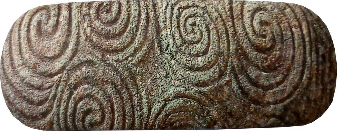 Hartschalenbrillenetui aus Irland  im keltischen Design Runenstein