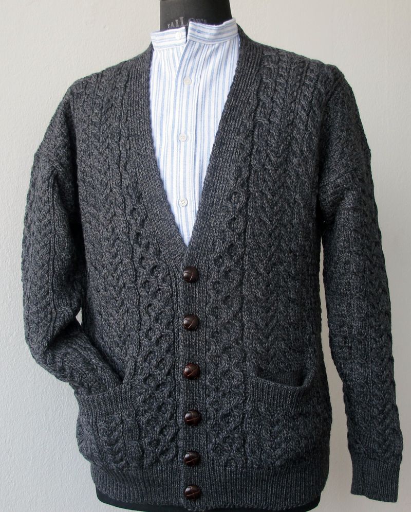 Irische Strickjacke aus Merinowolle. Anthrazit L